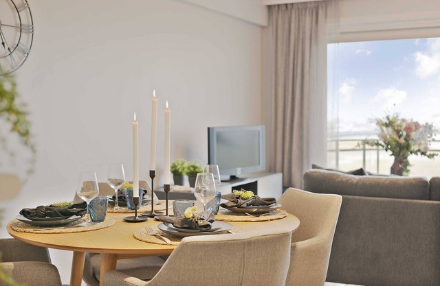 Huswell - Stunning Sea-View Apartment