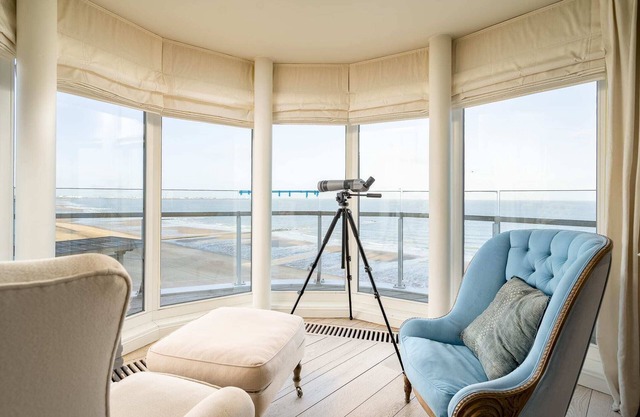 Huswell - Stunning Seaview penthouse with parking