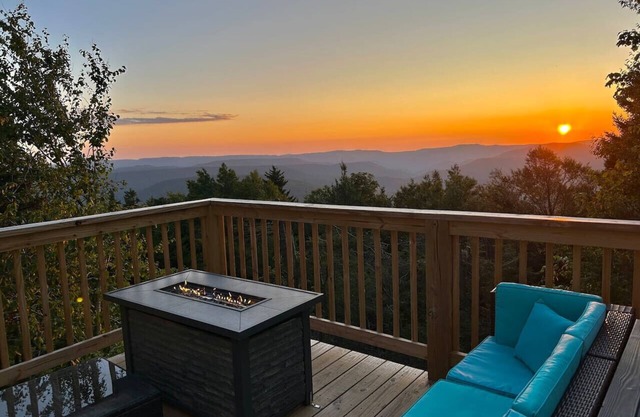 Hutch 1- 2 Min Walk to Slopes, Great Mountain View