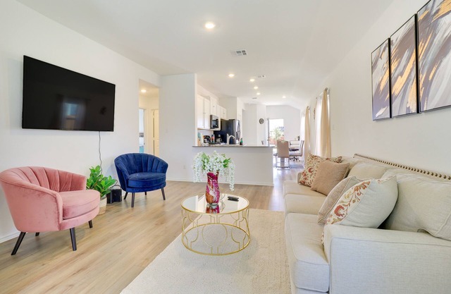 Hutto Getaway w/Yard, 9 Mi to Lake Pflugerville!