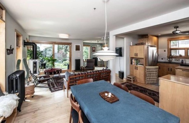 Hygge Hideaway with gas fireplace, fenced yard, and eco friendly products