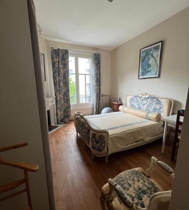 HYPER CENTRE ,jolie chambre climatisée avec PARKING SECURISE gratuit