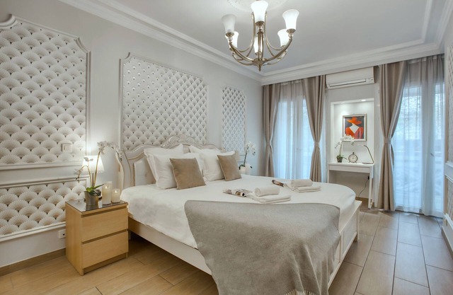 Iconic 150m² 4BR near Opera - Hidden Gem Renovated
