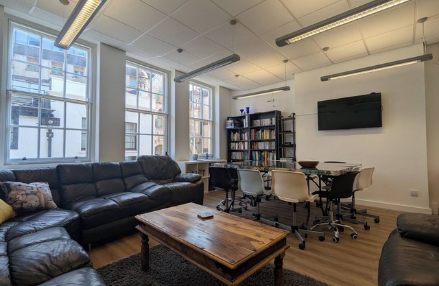 Iconic 6BR eco-stay townhouse | Historic, central Bristol Old City | Sleeps 6–12