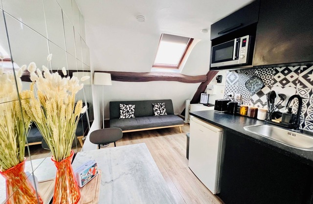 Iconic location! Studio with washer by the Champs-Élysées avenue