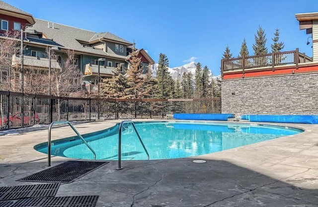 Iconic Mountain Views 2BR/2Bth/Pool/HotTub/BBQ