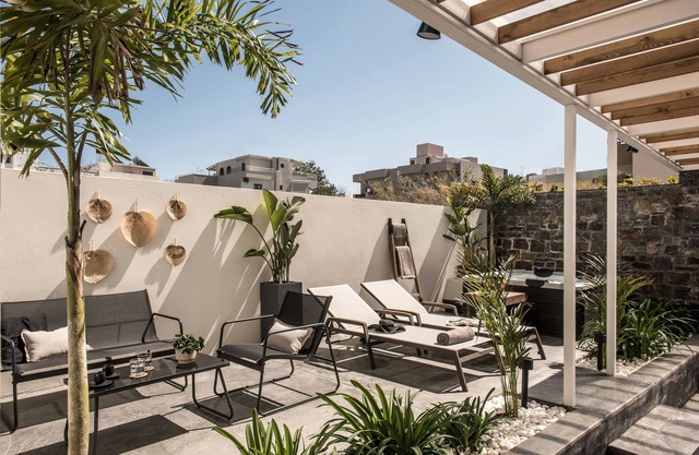 Icos City 1. Luxury, spacious apartment with jacuzzi and private patio.