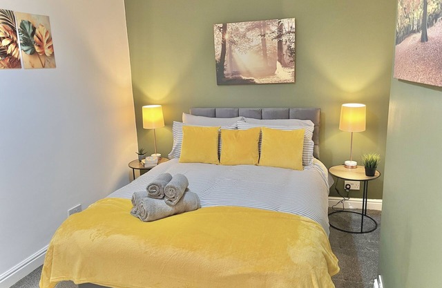 Ideal 3 bed pay-as-you-stay home in Wigan sleeps 6
