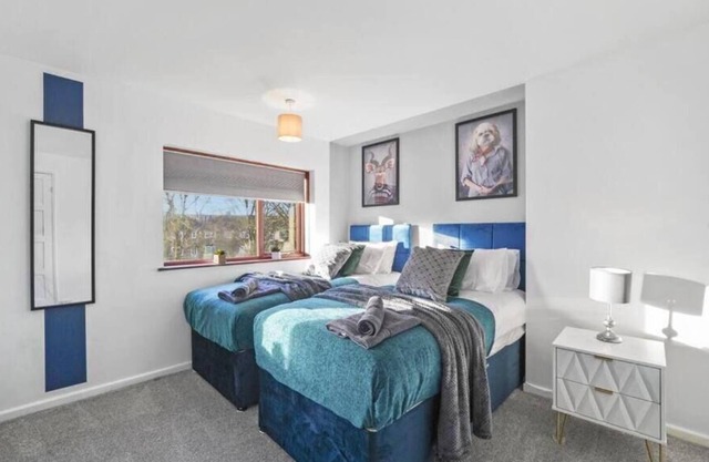 Ideal 4 bed House in Rugby - Football Table
