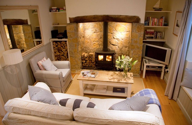 Ideal Dorset holiday cottage perfect for beach walks, pub lunches & log fires.