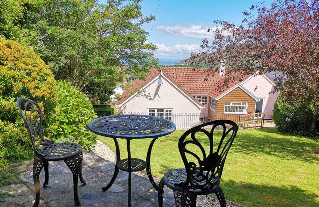 IDEAL EXMOOR LOCATION HOMELY 4 BED HOUSE, GARDEN, SEA VIEWS FAMILY/DOG FRIENDLY!