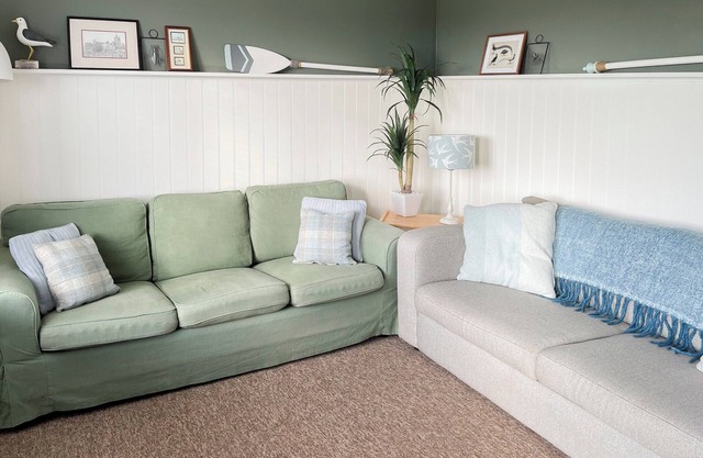 Ideal for couples wishing to enjoy a beach holiday or discover The Broads.