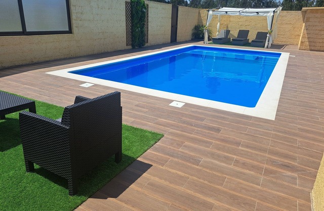 Ideal for families with children, has plenty of room to play. Pets accepted