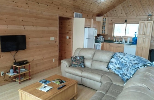 Ideal for hunters and anglers year round in the heart of Lake of the Woods ON