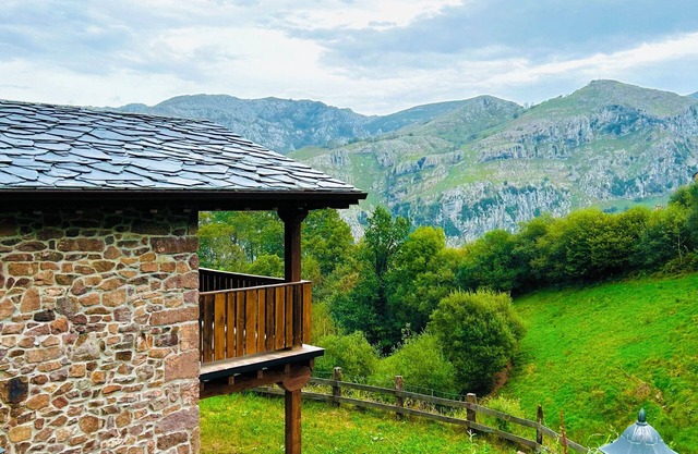 Ideal house to experience nature in the mountains and the sea on the same day.