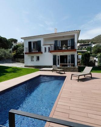 Ideal house for families with pool