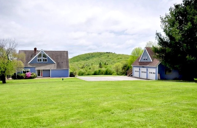 IDEAL LOCATION: Quiet 1-bedroom apartment, pool, garden, BBQ, lake view, hiking