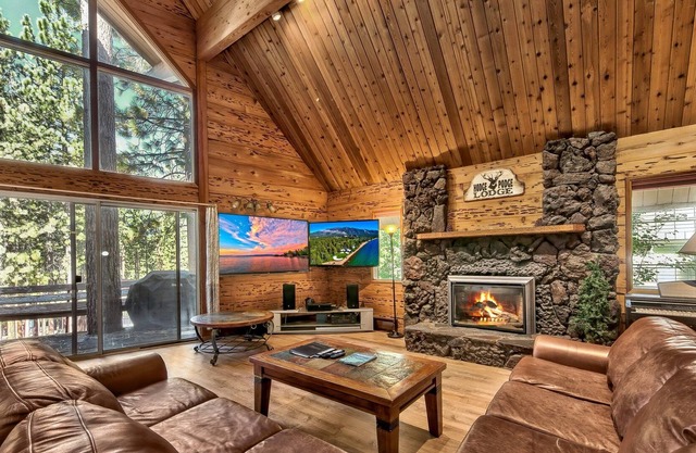 Ideal Location, Large Modern Mountain Home, 5-person Hot Tub, Game Room