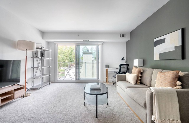 Ideal Menlo Park 1BR w/Gym & Spa, nr Farmer's Markets, by Blueground