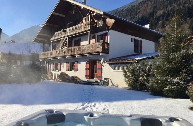 Ideally situated for slopes, Chalet Christiania is spacious, welcoming and cosy