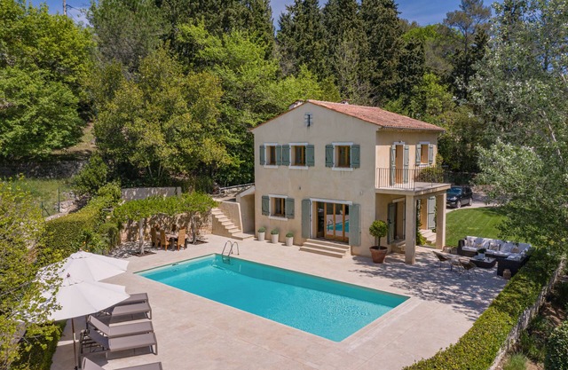 Idyllic 5-bedroom property on the French Riviera.