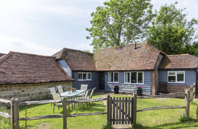 Idyllic cottage with stunning views, Petworth