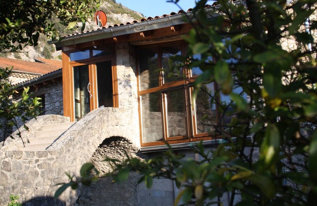 Idyllic, family-friendly vacation home with sauna by the river in the mountains
