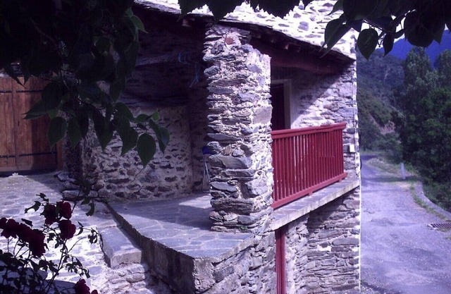 Idyllic Farmhouse Catalan Pyrénées, randonée front door,hour to beach,golf,sking