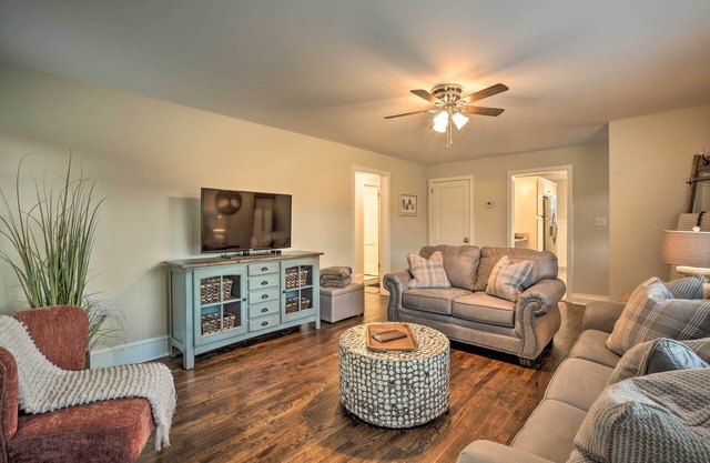 Idyllic Getaway w/Deck ~ 4 Mi to Dtwn Athens