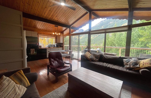 Idyllic Mountain Ski Cabin