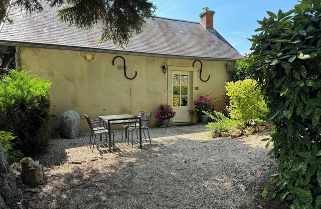 Idyllic Village Cottage With Hot Tub & Scenic Views