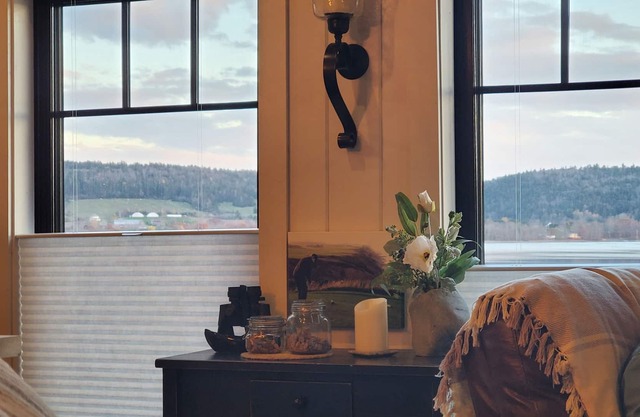 Idyllic Waters Edge Bunkie