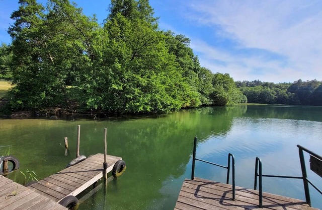 Idyllically situated forester's lodge by the lake in the middle of nature, Hasewohnung