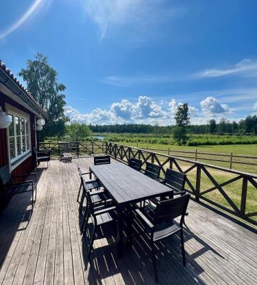 Idylliskt hus med sjöutsikt.