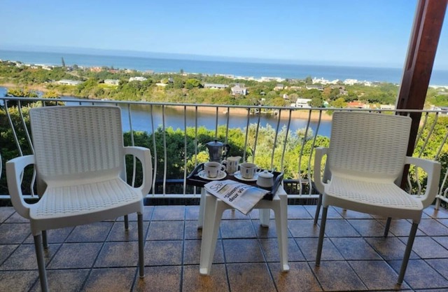 iGolomi Hillside Cottage, Wilderness - a sea view holiday housen