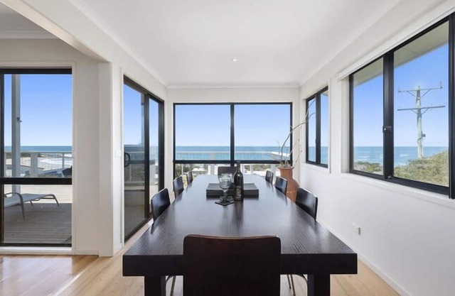 IL Mare (expansive ocean views)