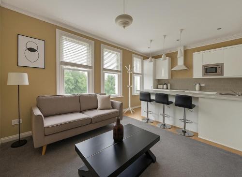 Immaculate 2 Bed Flat in West Kensington