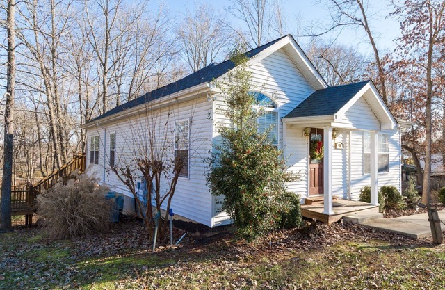 Immaculate 3 Bedroom Home On Barren River Lake With Access To The Lake & WiFi!