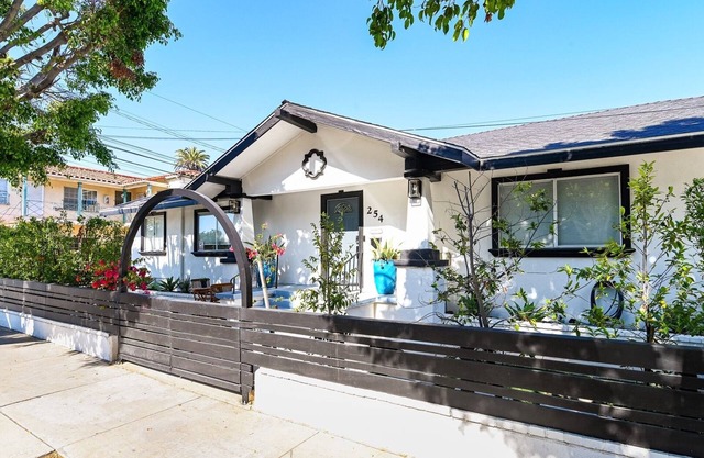 Immaculate 3BDR Bungalow | 5-Min Walk to Beach!