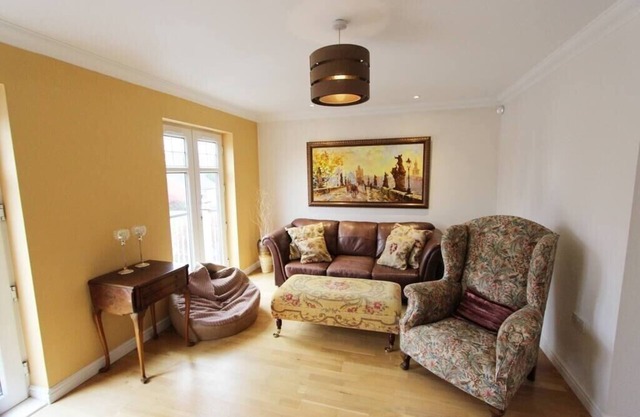 Immaculate 4BD Family Home in Lee on the Solent