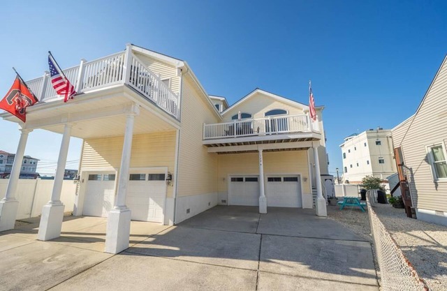 Immaculate 5 Bedroom home located within walking distance to downtown Sea Isle City!
