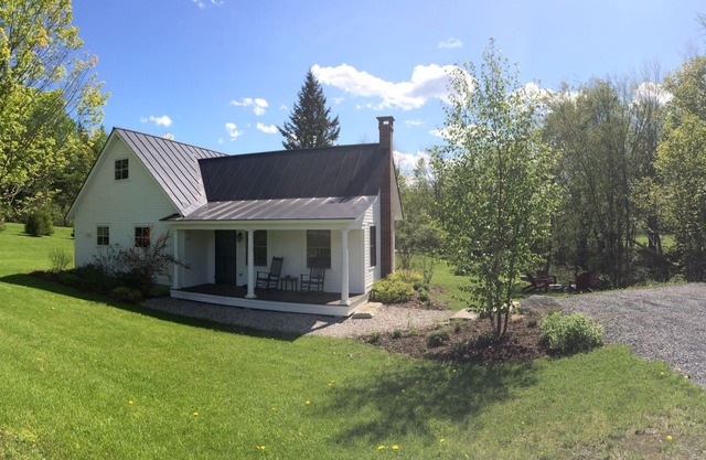 Immaculate Cottage in Belmont Mt Holly: Ski Okemo, Killington, VAST,lakes, golf