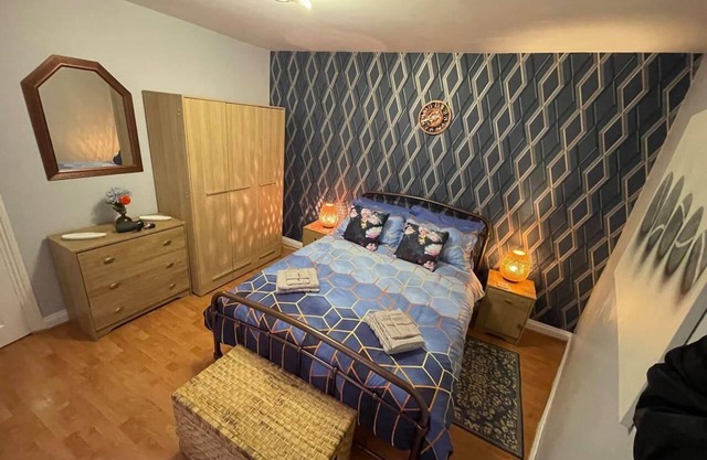 Impeccable 4-Bed Home Away From Home in Swindon