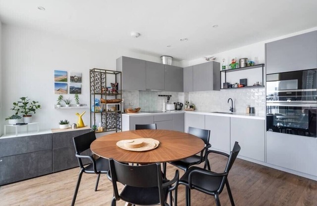 Impeccable Modern 2BR Apartment Peachy Stays