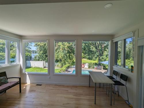 Impeccable, modern, river view, renovated cottage