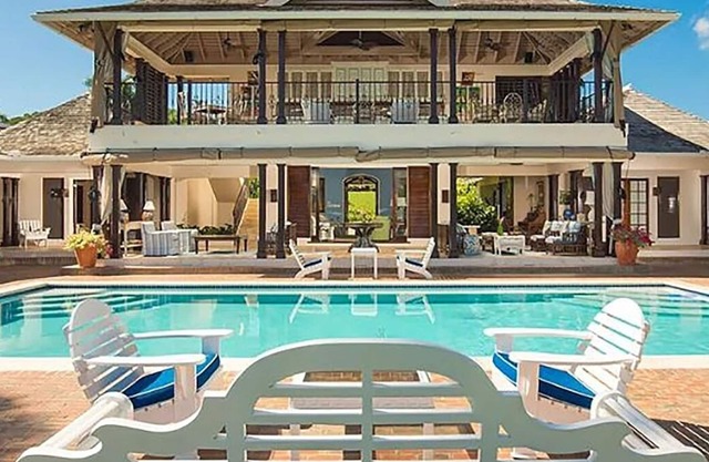 Impressive Villa, Extensive Gardens, Superb Verandas & Outdoor Areas Private Pool & Gym - Sea Views