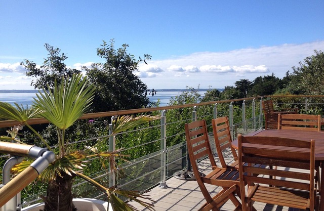 In Crozon peninsula, with stunning views over the bay of Douarnenez