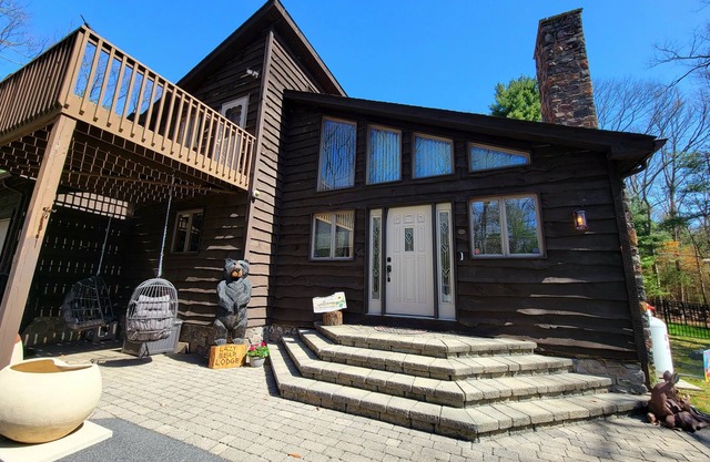 In-Ground Heated Pool, Hot tub, Fire pit, Secluded