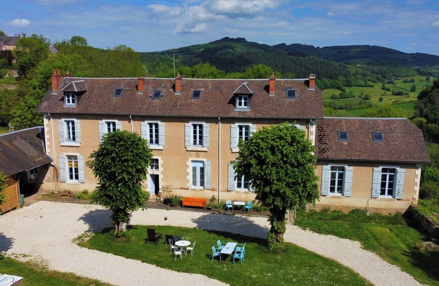 In het hart van natuurpark de Morvan, In onze compleet gerenoveerde Oude School