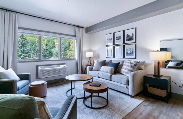In-House Shopping/Dining, Central to 7 Ski Resorts, Minutes to Slopes – Perfect Mountain Getaway!